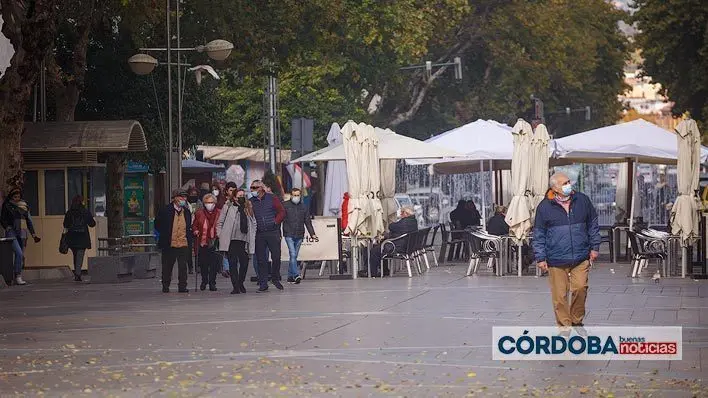 <p> Gente paseando en el Bulevar. | Jos&eacute; Le&oacute;n. </p>