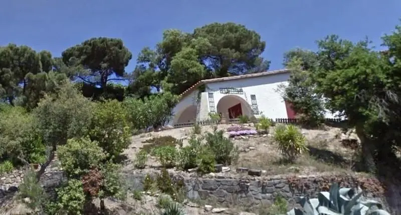 <p> 1A0C9E05-3358-442E-8EC7-866BEC78DB64 </p>