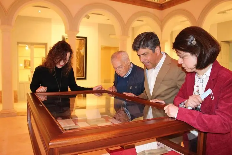 <p> Exposici&oacute;n bibliogr&aacute;fica de la Fundaci&oacute;n Biblioteca Manuel Ruiz Luque. Fuente: Ayuntamiento de Montilla </p>