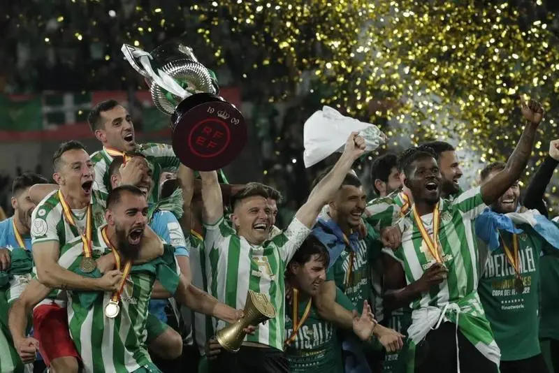 <p> El Betis celebrando la Copa del Rey </p>