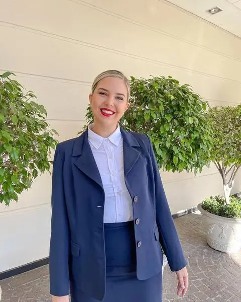 <p> Josefina Macchi antes de su entrevista de trabajo. Fuente: Twitter </p>