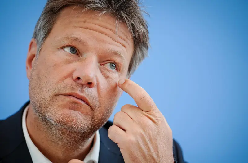 <p> 27 April 2022, Berlin: German Minister for Economic Affairs and Climate Protection, Robert Habeck, holds a press conference to present the spring economic projection. It is expected that the economic forecast will be significantly lowered due to the conse - Kay Nietfeld/dpa </p>