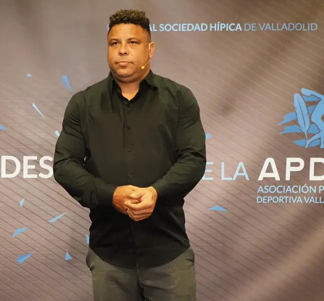 <p> El exfutbolista y presidente del Real Valladolid, Ronaldo Lu&iacute;s Naz&aacute;rio, posa durante un desayuno informativo con la prensa deportiva de Valladolid, en la Real Sociedad H&iacute;pica. - Photogenic/Claudia Alba - Europa Press </p>