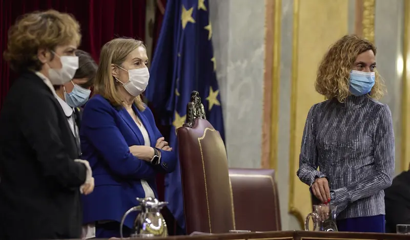 <p> Archivo - La presidenta del Congreso, Meritxell Batet, junto con las vicepresidentas, Ana Pastor y Gloria Elizo. - Jes&uacute;s Hell&iacute;n - Europa Press - Archivo </p>