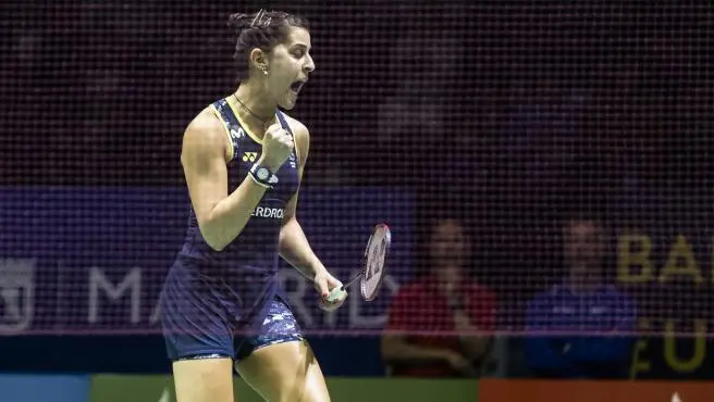 <p> Carolina Mar&iacute;n celebrando un punto en su regreso </p>