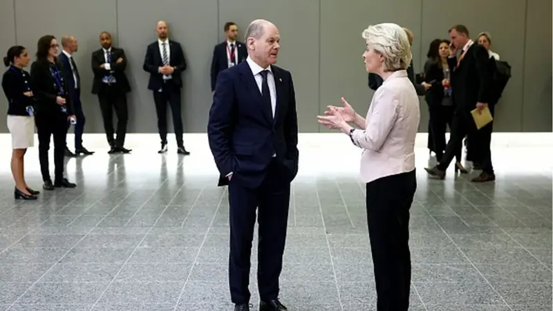 <p> Von der Leyen con Olaf Scholz </p>
