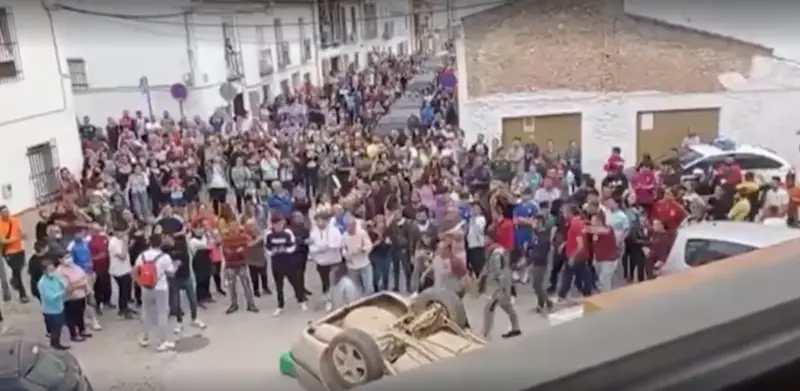 <p> Vecinos de Casariche </p>