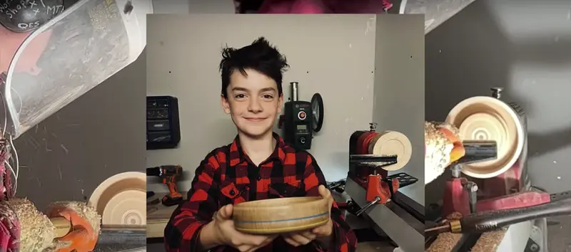 <p> Gabriel Clark con su cuenco hecho a mano. </p>