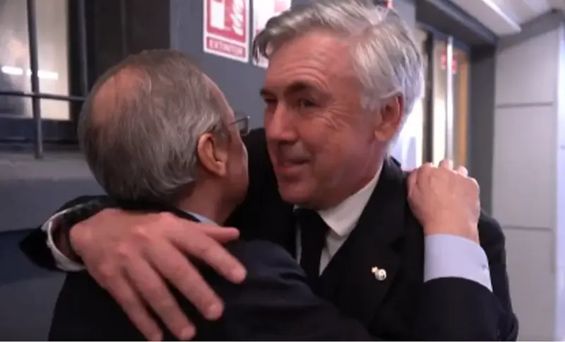 <p> El abrazo entre Ancelotti y Florentino P&eacute;rez </p>