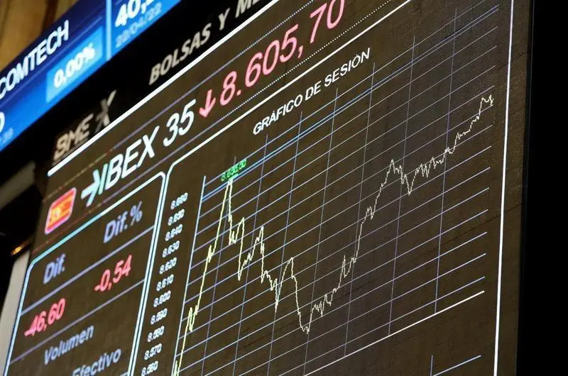 <p> Valores del Ibex 35 en el Palacio de la Bolsa </p>