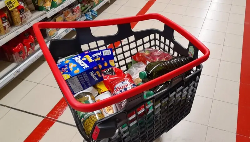 <p> Compra en supermercado. EP </p>