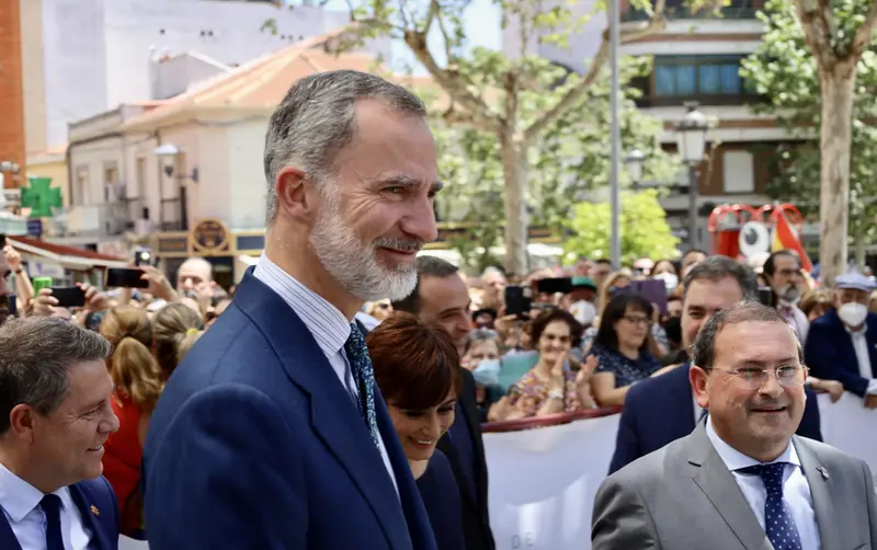 <p> (I-D) El presidente de Castilla La-Mancha, Emiliano Garc&iacute;a-Page; el Rey Felipe VI - Patricia Galiana - Europa Press </p>