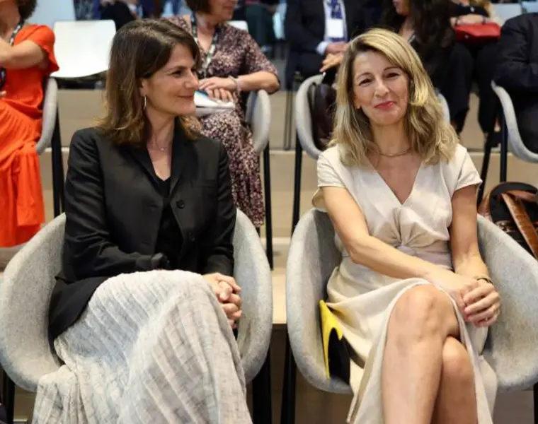 <p> La directora general de Google para Espa&ntilde;a y Portugal, Fuencisla Clemares (i), y la vicepresidenta segunda y Ministra de Trabajo, Yolanda D&iacute;az, en la presentaci&oacute;n de Google Espa&ntilde;a, en la sede de Google for Startups, a 20 de mayo de 2022, en Madrid </p>