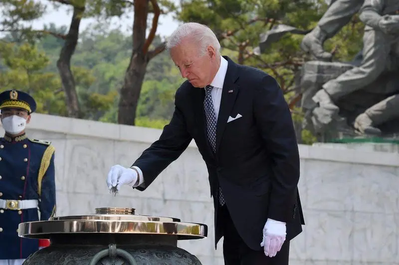 <p> Joe Biden, presidente de Estados Unidos, en un cementerio de Se&uacute;l </p>