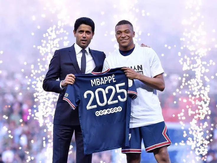 <p> Kylian Mbapp&eacute; en el anuncio de su renovaci&oacute;n </p>