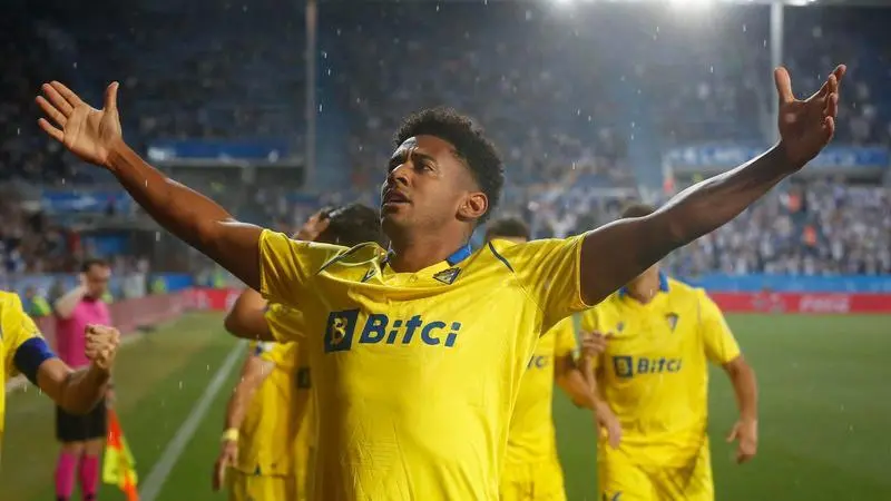 <p> El Choco Lozano, h&eacute;roe de la salvaci&oacute;n del C&aacute;diz </p>