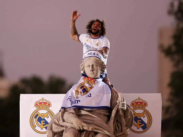 <p> Marcelo junto a la Diosa Cibeles en la celebraci&oacute;n del t&iacute;tulo de Liga </p>