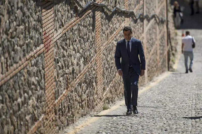 <p> El presidente del PP-A y de la Junta, Juanma Moreno, durante el acto de presentaci&oacute;n de los candidatos cabezas de lista de su partido por las ocho provincias a las elecciones andaluzas a11 de mayo del 2022 en Granada (Andaluc&iacute;a, Espa&ntilde;a) - &Aacute;lex C&aacute;mara - Europa Press </p>