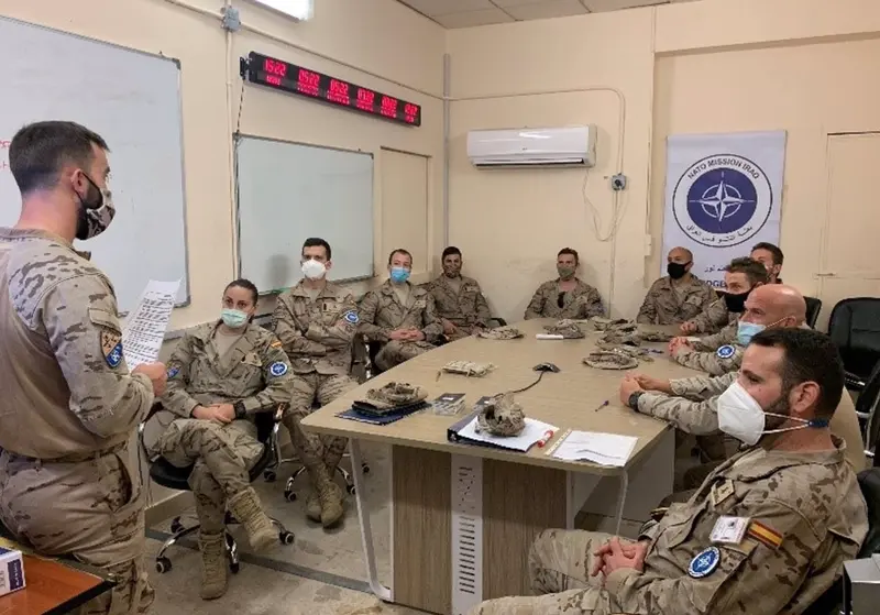 <p> Militares espa&ntilde;oles en la misi&oacute;n de la OTAN en Irak - EMAD </p>