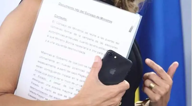 <p> Captura del documento que sosten&iacute;a Yolanda D&iacute;az en la rueda de prensa en Moncloa - EDUARDO PARRA - EUROPA PRESS </p>