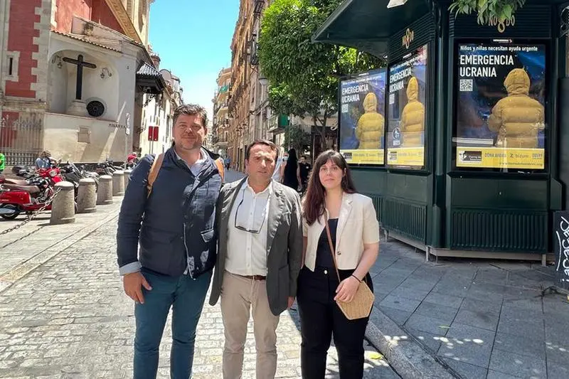 <p> Quioscos solidarios en Sevilla </p>