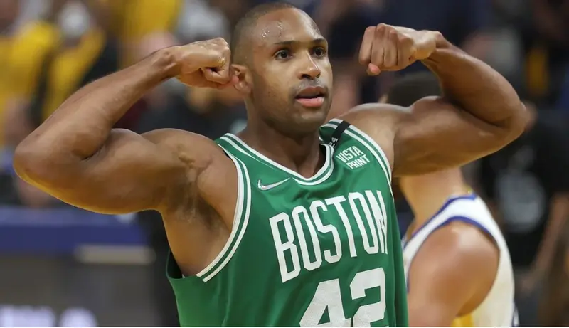 <p> Al Horford contra los Warriors </p>