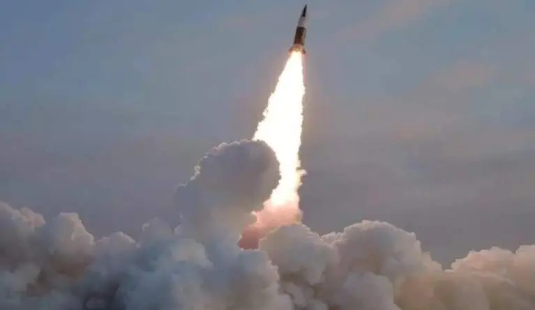 <p> Misil t&aacute;ctico de corto alcance lanzado por Corea del Norte - PRENSA OFICIAL DE COREA DEL NORTE - Archivo </p>