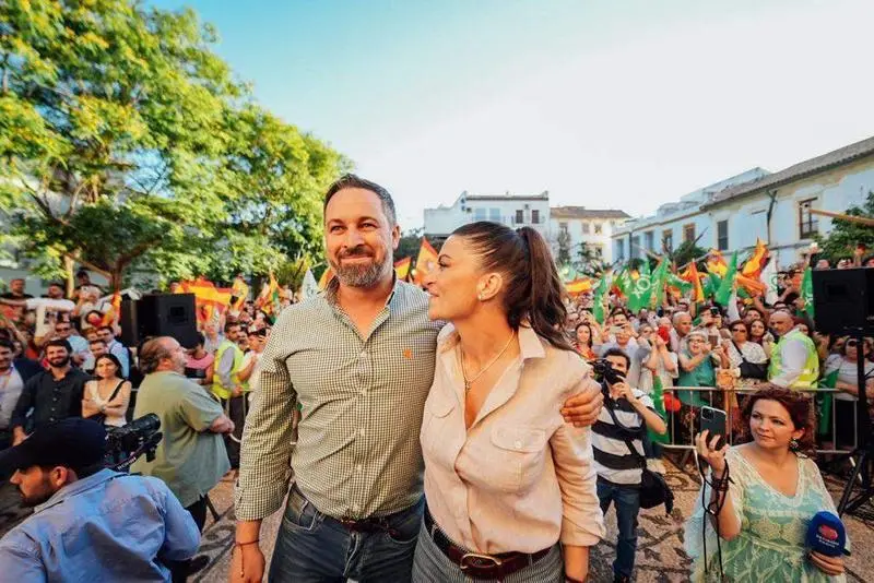 <p> Macarena Olona junto a Abascal en C&oacute;rdoba </p>