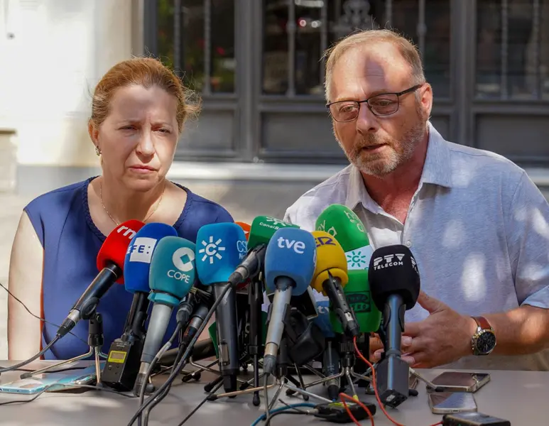 <p> Los padres de Marta del Castillo, en rueda de prensa sobre la condena por falso testimonio a Francisco Javier Garc&iacute;a, conocido como el Cuco, y su madre - Eduardo Briones - Europa Press </p>