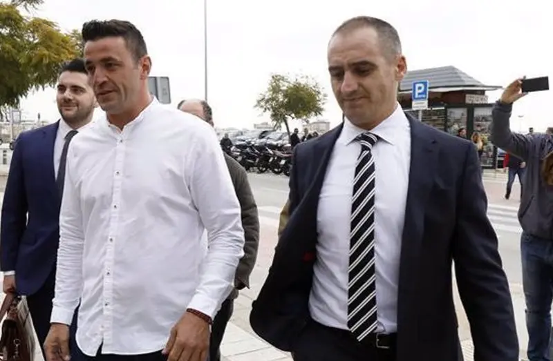 <p> Archivo - Foto de archivo de cuando David Serrano, due&ntilde;o de la parcela en la que muri&oacute; Julen, fue a los juzgados - EUROPA PRESS/ALEX ZEA/ARCHIVO </p>