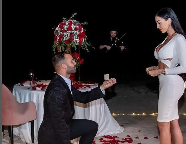 <p> La pedida de mano de Jes&eacute; Rodriguez y Aurah Ruiz </p>