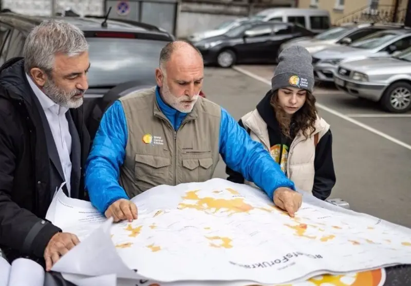 <p> El eurodiputado de Ciudadanos, Luis Garicano junto al chef Jos&eacute; Andr&eacute;s - CIUDADANOS </p>