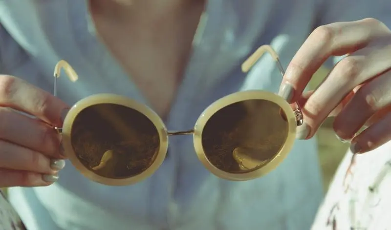 <p> Uno de los productos examinados a conciencia, con ensayos en laboratorio, son las gafas de sol ofertadas en el mercado. </p>