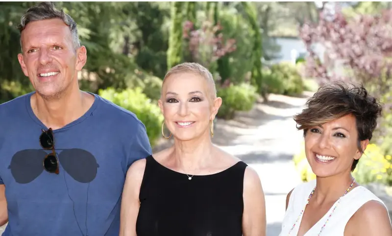 <p> Ana Rosa junto a Joaqu&iacute;n Prat y Sonsoles &Oacute;nega </p>