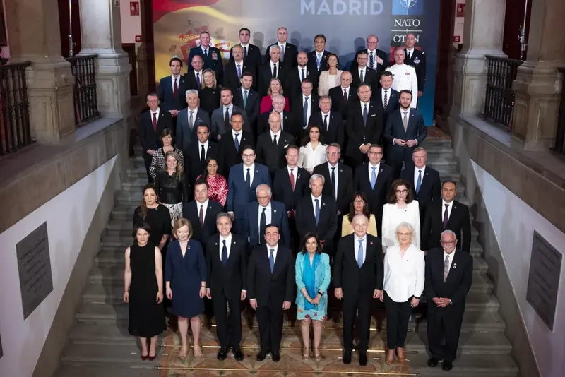 <p> Cena en el Palacio de Santa Cruz, sede del Ministerio de Asuntos Exteriores, Uni&oacute;n Europea y Cooperaci&oacute;n de Espa&ntilde;a, con los ministros de Exteriores y Defensa de la OTAN - MINISTERIO DE ASUNTOS EXTERIORES, UE Y COOPERACI&Oacute;N </p>