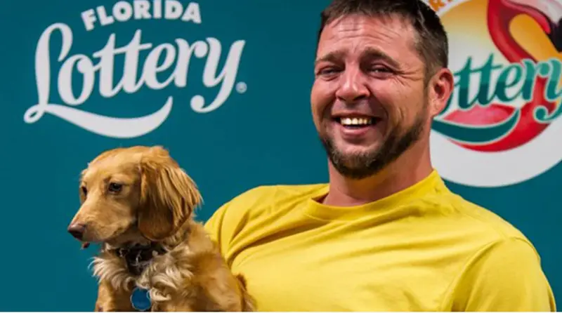 <p> Leonard Linton junto a su perrita Ivy </p>