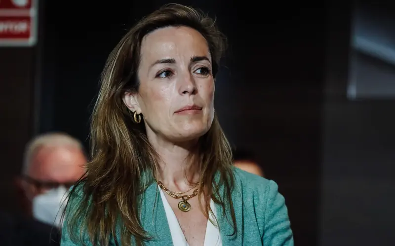 <p> El PP critica que un menor "tenga prohibido fumar, beber y conducir" pero se le permita "proceder a su cambio de sexo" </p>