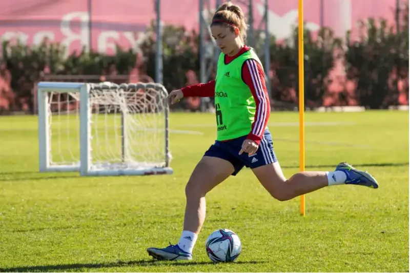 <p> Alexia Putellas en uno de los entrenamientos con la Selecci&oacute;n Espa&ntilde;ola Femenina </p>