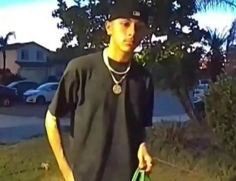 <p> Adri&aacute;n Rodr&iacute;guez, al ir a devolver el bolso </p>