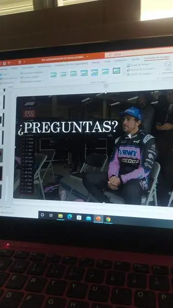 <p> Diapositiva usada por el joven </p>