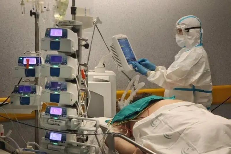 <p> Una UCI. ARCHIVO </p>