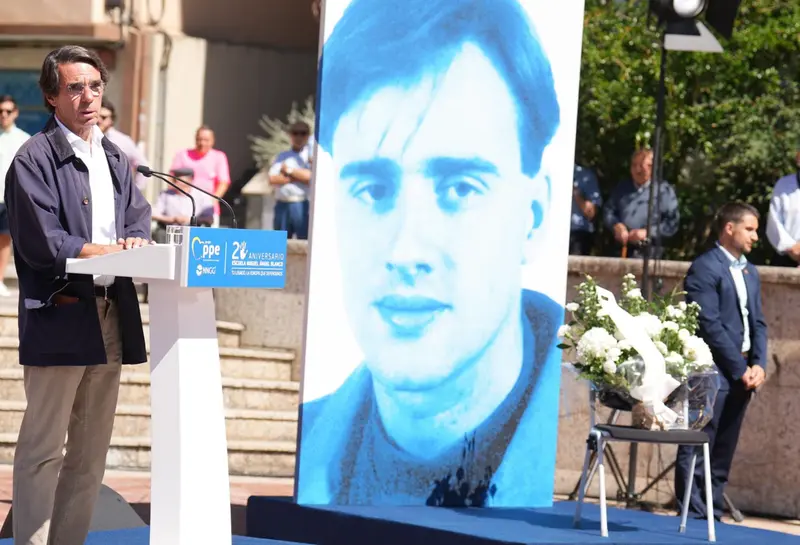 <p> El expresidente del Gobierno Jos&eacute; Mar&iacute;a Aznar, en el homenaje a Miguel Angel Blanco. - H.BILBAO-EUROPA PRESS </p>