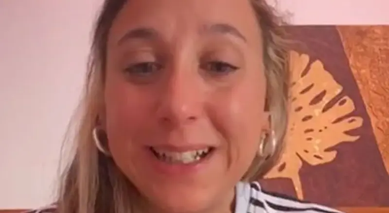 <p> Luc&iacute;a, la madre de Romeo en el directo de Instagram. </p>