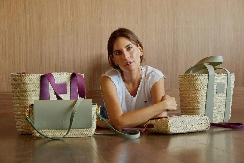 <p> Lourdes Montes presenta la l&iacute;nea de bolsos Silbon </p>