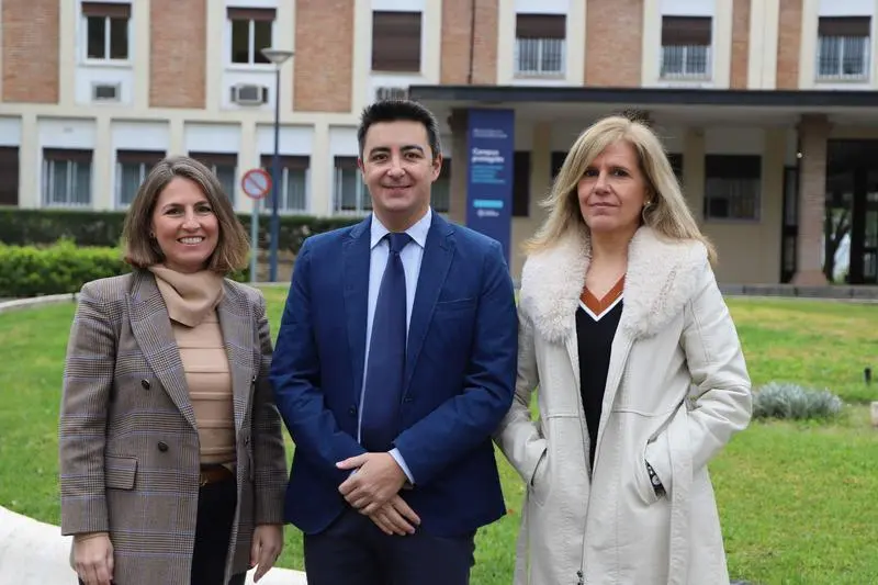 <p> Pilar Castro, decana de la Facultad de Ciencias Econ&oacute;micas y Empresariales, y Mercedes Torres, directora del Departamento de M&eacute;todos Cuantitativos. Universidad de Loyola </p>