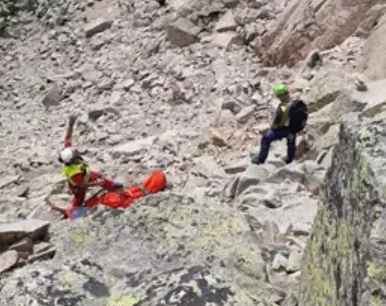 <p> Rescate del cad&aacute;ver de un senderista en Gredos. - SUBDELEGACI&Oacute;N DEL GOBIERNO </p>