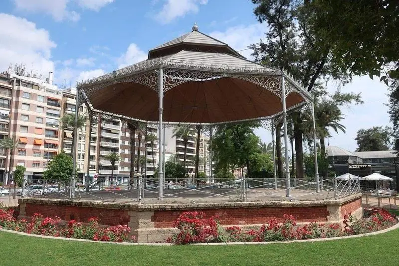 <p> Quiosco Joven. Imagen: Flickr </p>