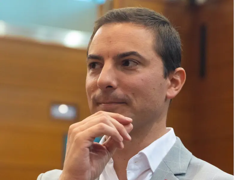 <p> Lobato reclama a Ayuso la gratuidad en el transporte p&uacute;blico regional para ayudar a la clase media como hace S&aacute;nchez </p>