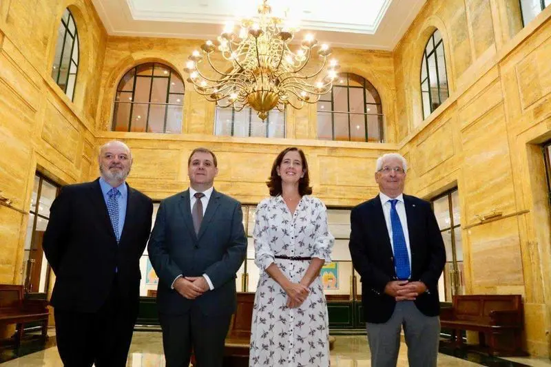 <p> Representantes de Correos, la Asociaci&oacute;n Espa&ntilde;ola de Banca, la Confederaci&oacute;n de Cajas de Ahorro y la Uni&oacute;n Nacional de Cooperativas de Cr&eacute;dito. Correos </p>