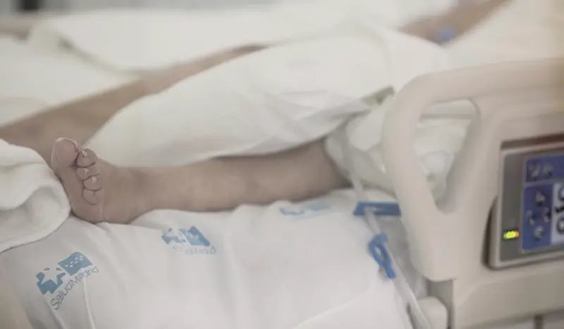 <p> Archivo - Pie de un enfermo en una cama de la UCI del Hospital de Emergencias Isabel Zendal, Madrid (Espa&ntilde;a), a 20 de enero de 2021. - Eduardo Parra - Europa Press - Archivo </p>